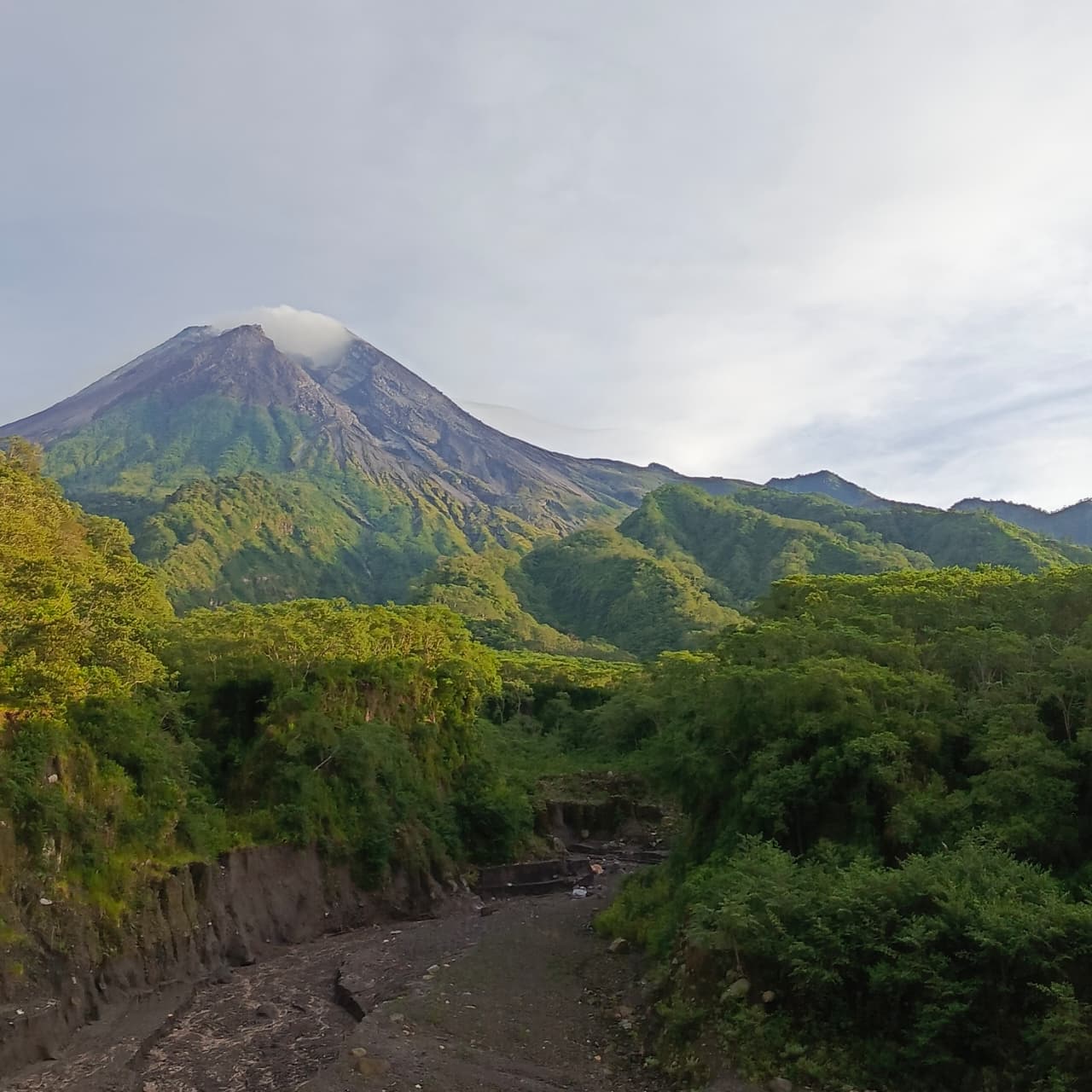 Merapi Background
